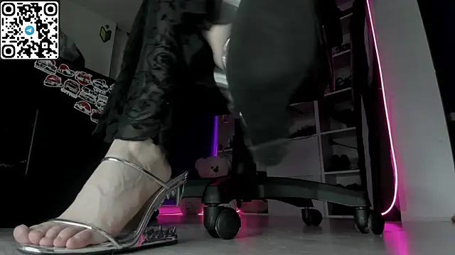 Snapshot of Holy_Mistress_S chatting on June 26, 7:57 am Holy Mistress S online show from June 26, 7:57 am