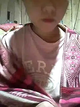 Quynhsumon online show from November 2, 2:30 pm