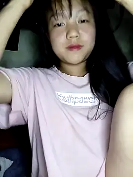 Quynhsumon online show from March 10, 4:01 pm