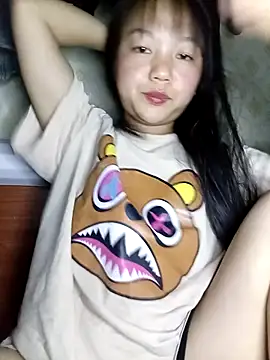 Quynhsumon online show from March 18, 3:37 pm