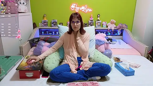  HeraLuna  online show from March 23, 9:30 pm