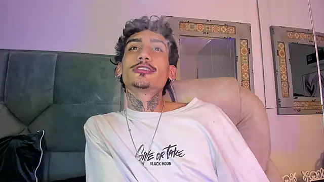 Mr Strike online show from December 14, 6:56 pm