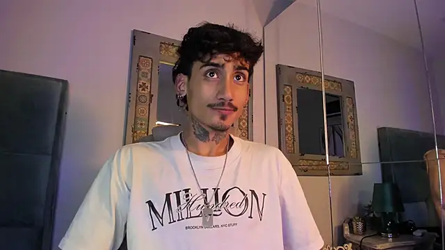 Mr Strike online show from December 17, 7:09 pm