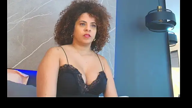 Snapshot of CloePeterson chatting on November 7, 8:09 pm CloePeterson online show from November 7, 8:09 pm