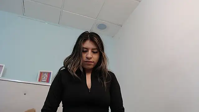 SusanWilliams  online show from February 12, 11:05 am