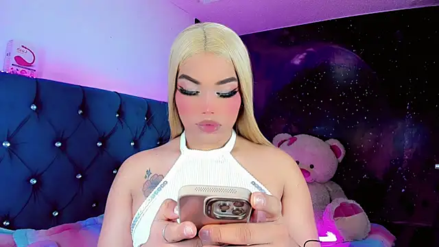 Snapshot of Alannys_xHotx chatting on February 18, 4:30 am Alannys xHotx online show from February 18, 4:30 am