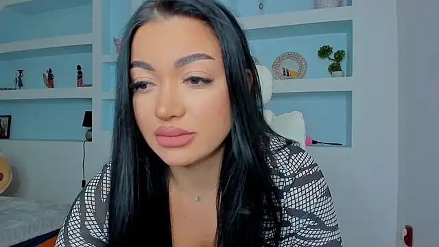 juliexxx online show from November 1, 8:00 pm