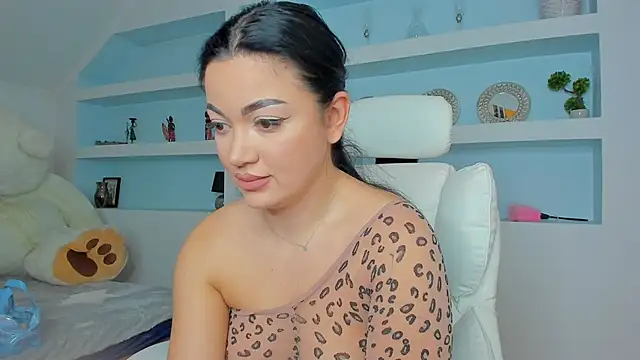 juliexxx online show from December 2, 6:58 pm