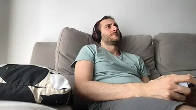 Snapshot of LukaShyGuy chatting on June 6, 7:57 am LukaShyGuy online show from June 6, 7:57 am