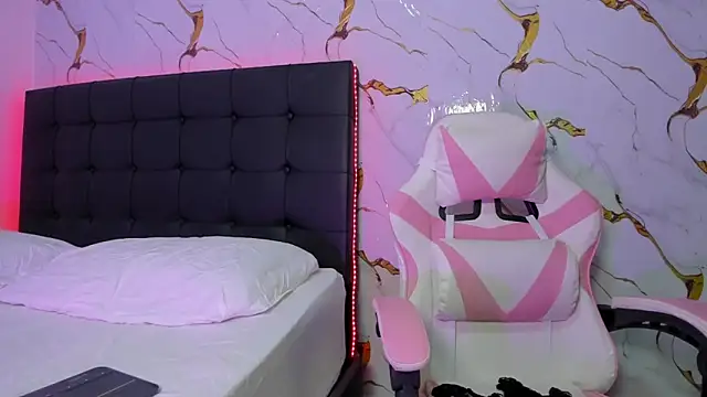 Scarlet DLuce online show from April 13, 9:04 am