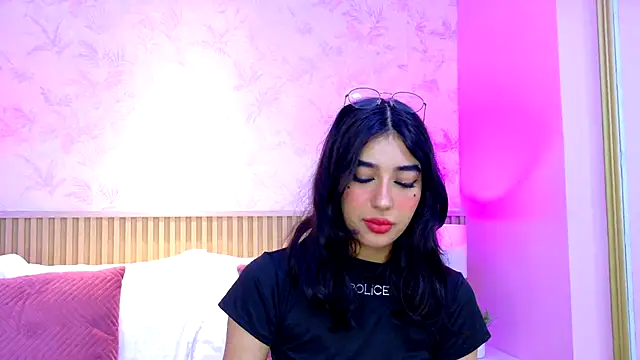 AdelineJhones online show from October 29, 1:46 pm