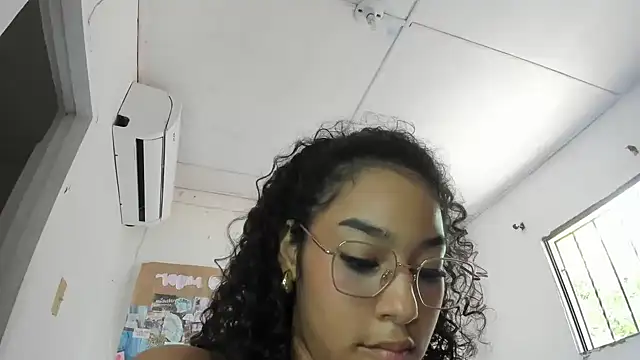 emily stars1 online show from March 14, 6:13 pm