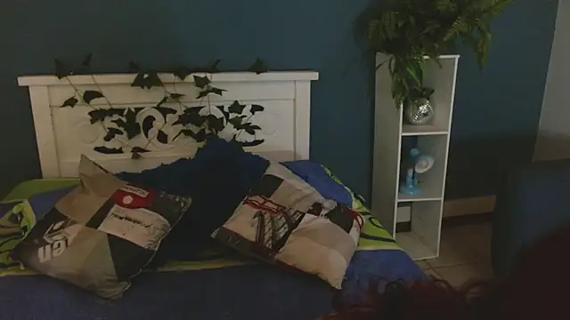 Samantha  Benet online show from February 12, 8:04 pm