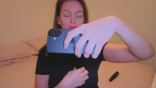 Lovelavender  online show from March 17, 7:50 pm