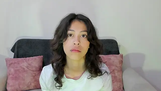 emily jonessxx online show from December 15, 1:48 pm