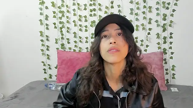 emily jonessxx online show from January 15, 4:44 pm