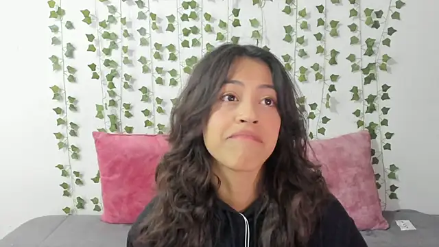 emily jonessxx online show from January 16, 2:54 pm