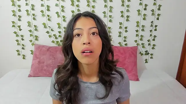 emily jonessxx online show from February 15, 2:14 pm