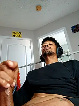 Snapshot of BigPrettyDick777 chatting on January 17, 7:39 pm BigPrettyDick777 online show from January 17, 7:39 pm