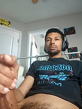 Snapshot of BigPrettyDick777 chatting on February 2, 9:24 pm BigPrettyDick777 online show from February 2, 9:24 pm