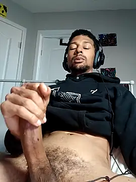 Snapshot of BigPrettyDick777 chatting on February 5, 10:25 pm BigPrettyDick777 online show from February 5, 10:25 pm