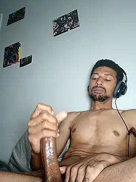 Snapshot of BigPrettyDick777 chatting on February 11, 7:02 am BigPrettyDick777 online show from February 11, 7:02 am