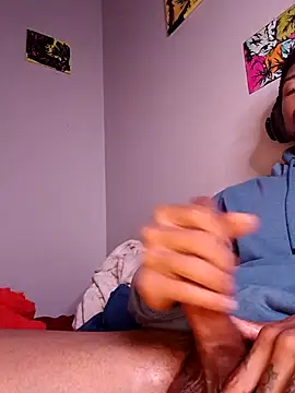 Snapshot of BigPrettyDick777 chatting on February 18, 6:42 am BigPrettyDick777 online show from February 18, 6:42 am