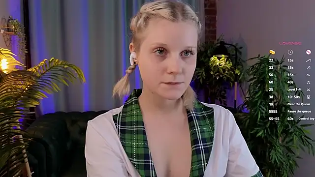 ShineJoan online show from November 11, 11:05 pm