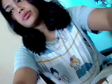 sassysiren28 online show from February 23, 6:33 am