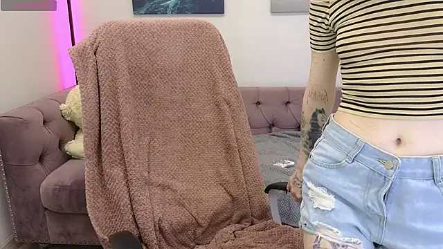 Emma Kirks online show from November 14, 3:11 pm