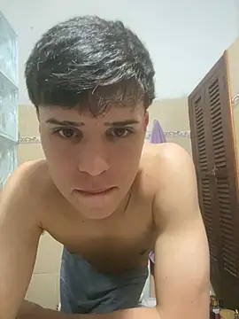 Snapshot of lucaaa_01 chatting on October 22, 10:53 pm lucaaa 01 online show from October 22, 10:53 pm