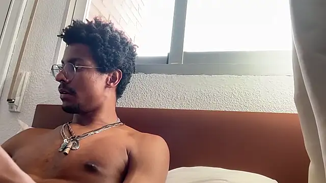 Snapshot of Albert_Madrid chatting on June 16, 4:42 pm Albert Madrid online show from June 16, 4:42 pm