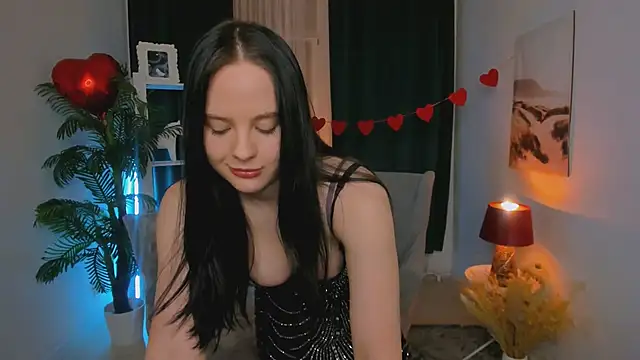 Snapshot of AriaThorn chatting on February 14, 4:04 pm AriaThorn online show from February 14, 4:04 pm