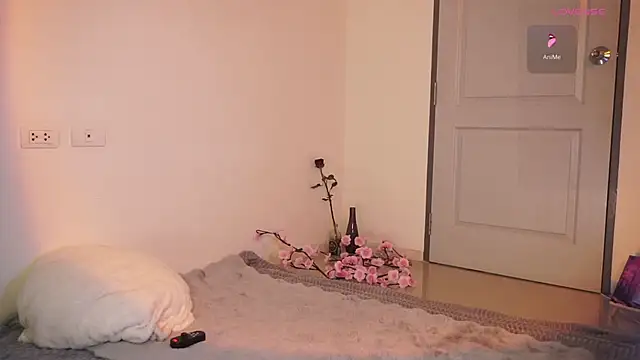 Lillu Cooper online show from March 27, 3:01 am