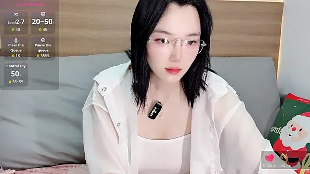 Snapshot of upoo7lt chatting on February 3, 1:48 am upoo7lt online show from February 3, 1:48 am