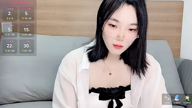 Snapshot of upoo7lt chatting on February 11, 1:10 am upoo7lt online show from February 11, 1:10 am