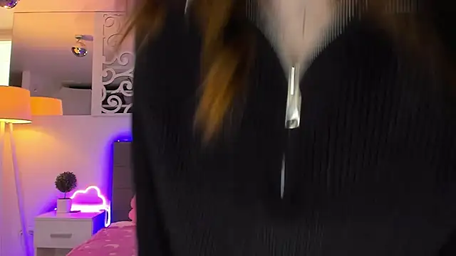 LuisaClover online show from February 19, 1:18 pm