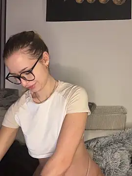 AlyssaSchwarz online show from December 1, 5:51 pm