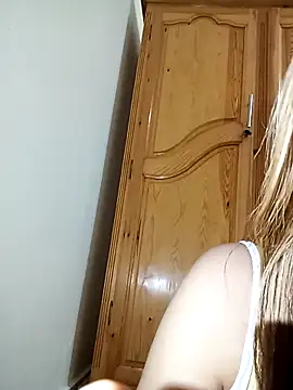 Snapshot of indilasixeey chatting on February 13, 1:56 am indilasixeey online show from February 13, 1:56 am