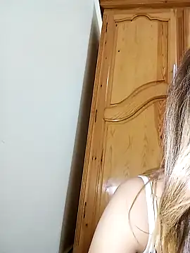 Snapshot of indilasixeey chatting on March 6, 1:24 am indilasixeey online show from March 6, 1:24 am