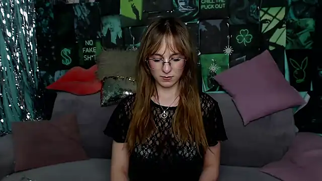 AlishaKellyi online show from April 4, 4:48 pm