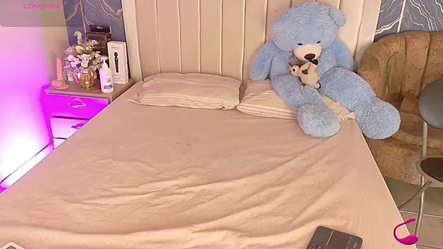 iam nicolle online show from November 20, 12:38 pm