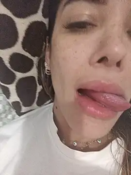 Snapshot of DESIRIE0609 chatting on October 23, 12:43 am DESIRIE0609 online show from October 23, 12:43 am