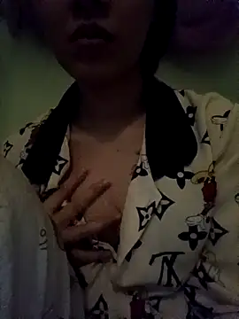 Snapshot of LylyCii69 chatting on October 28, 9:35 am LylyCii69 online show from October 28, 9:35 am