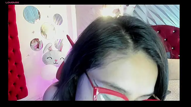 Roxanne Han online show from March 30, 1:12 pm