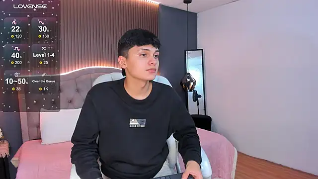 Maxii18  online show from November 8, 7:23 pm