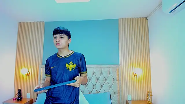 Maxii18  online show from January 9, 2:47 am