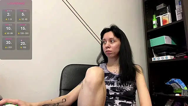 MoniShy online show from November 9, 3:10 pm