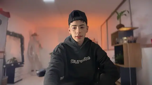 Sebastian Reed online show from March 2, 4:25 am