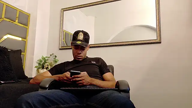 Neytanmalcon online show from December 3, 8:40 pm